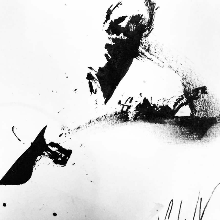 Allí estaba él con sempiterno cigarrillo, como salido de una viñeta a de Mort Cinder, engrasando sus amortiguadores con sus recuerdos de tinta china